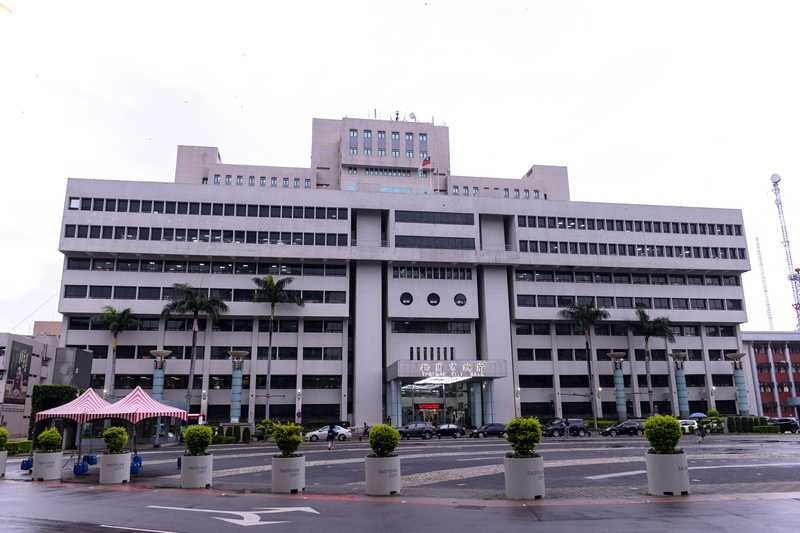 「置地廣場B區」經過桃園市政府及建築師公會層層把關已合法取得建照,最後卻被指出超過航高限制、拿不到使照,認為審查制度應該檢討。(圖/報系資料庫)
