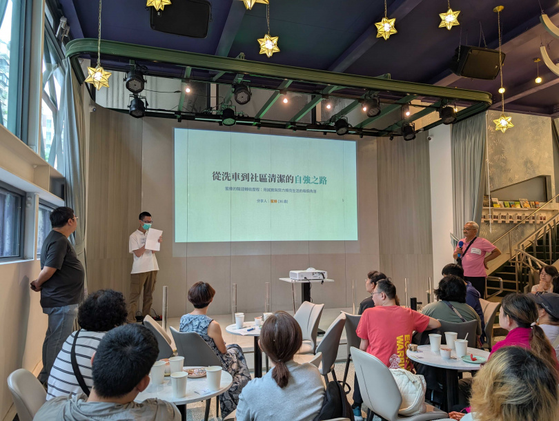 小峰分享轉銜歷程經驗談。（圖片提供／臺北市勞動力重建運用處）