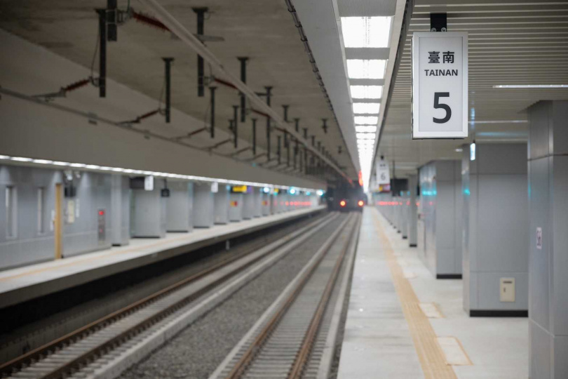 臺南鐵路地下化年底通車在即。（圖／交通部鐵道局提供）