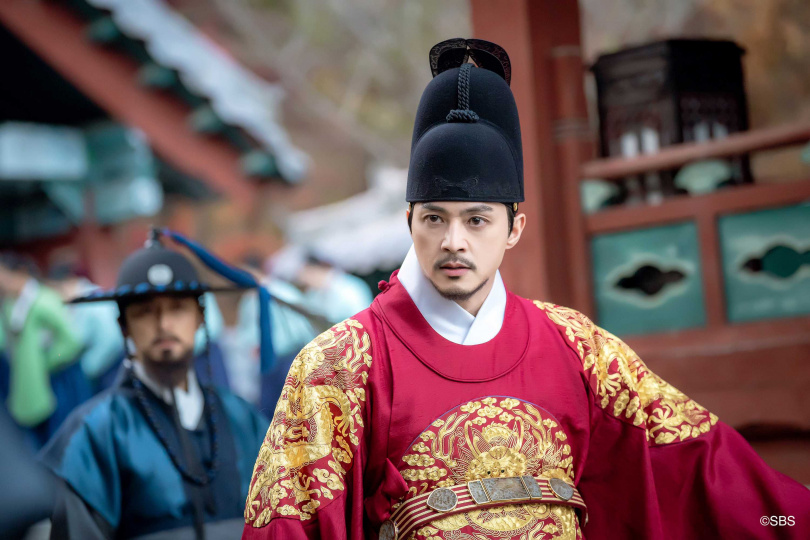 金智勳飾演冷靜睿智、肩負改革大業的朝鮮君王「李正」。（圖／Hami Video提供）