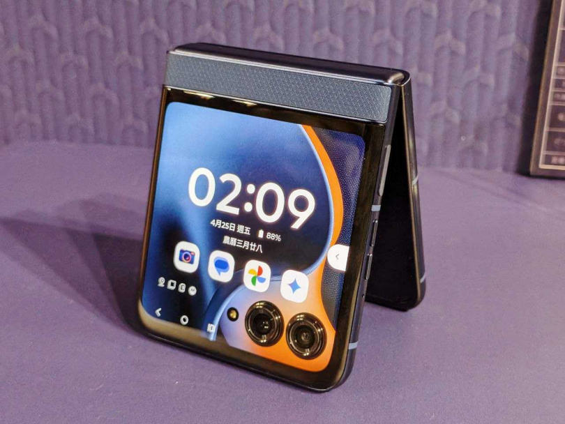 Motorola razr 60。(圖/廖梓翔攝)