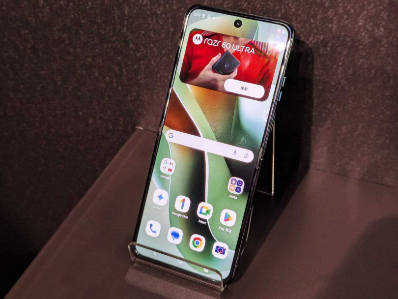 Motorola razr 60 Ultra。(圖/廖梓翔攝)