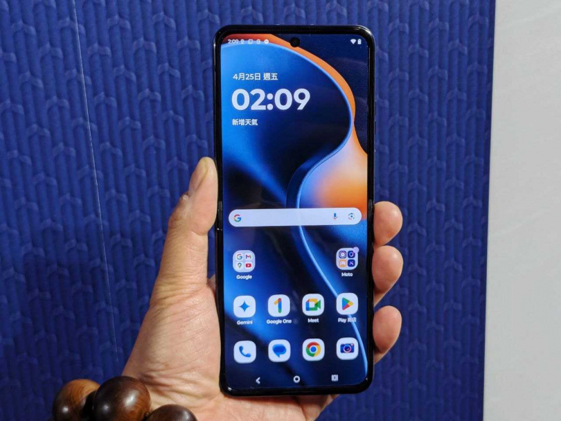 Motorola razr 60。(圖/廖梓翔攝)