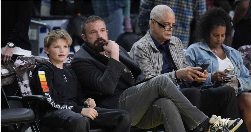 兒子想買6千美金球鞋!班艾佛列克爆笑回應:「你沒錢,是我有錢」。(圖/達志/美聯社)