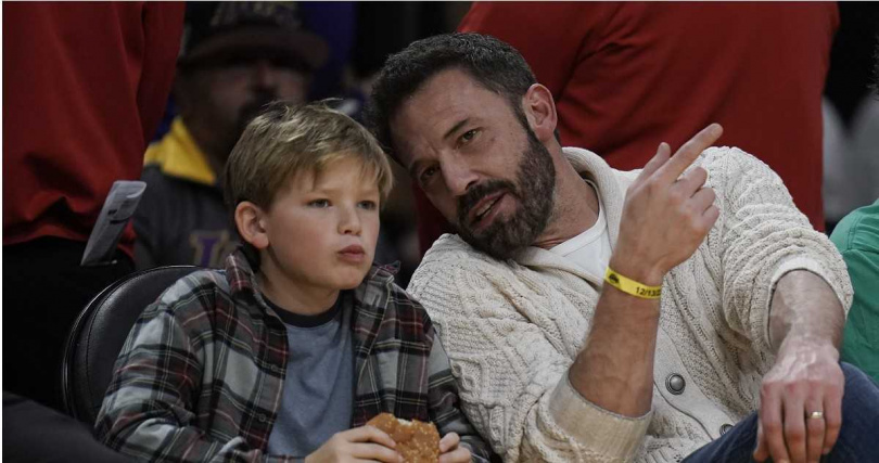 兒子想買6千美金球鞋!班艾佛列克爆笑回應:「你沒錢,是我有錢」。(圖/達志/美聯社)