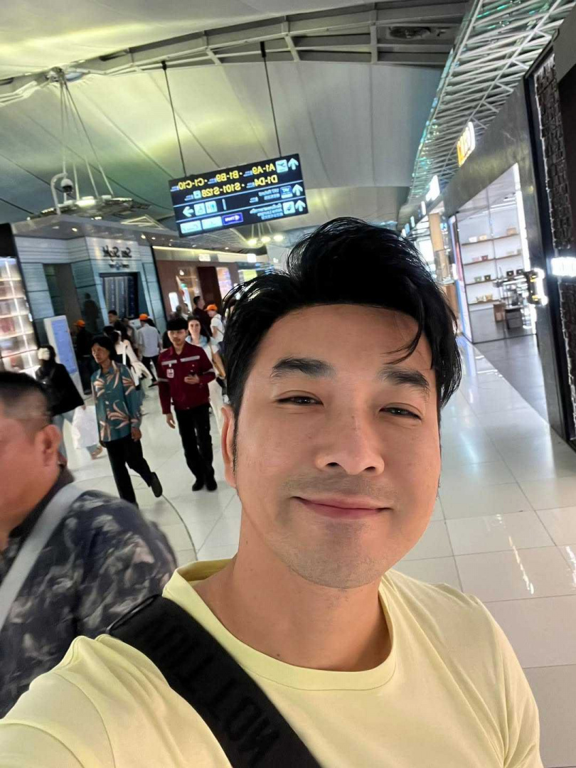 泰國演員魯安薩克表示，自己在27年前的空難中倖存，也是坐在11A座位。（圖／jamesruangsak.co.th IG）