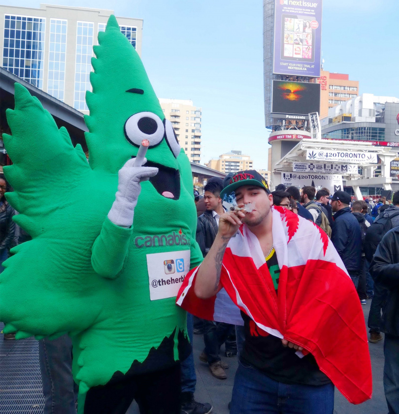 加拿大2018年開放大麻合法，但禁用的兒少族群使用率卻逐漸上升，也出現許多亂象。（圖／中新社）