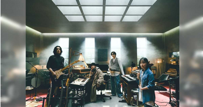 四位演員花了1年時間接受扎實的音樂訓練,只為呈現最真實的現場樂團演出。(圖/Netflix提供)