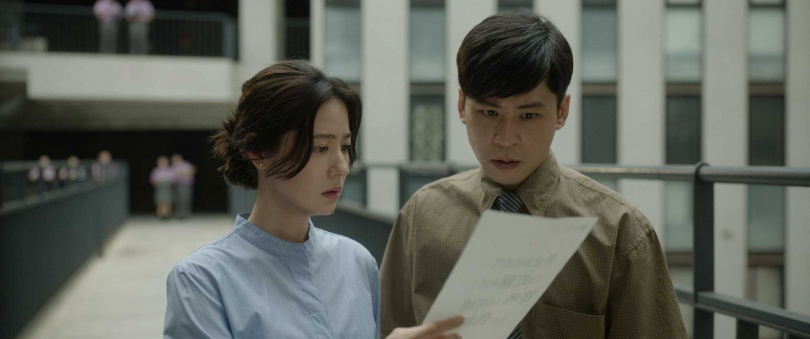 甫入圍金鐘獎的林予晞(左)和黃迪揚(右)合作電影《自殺通告》。(圖/本萃電影提供)