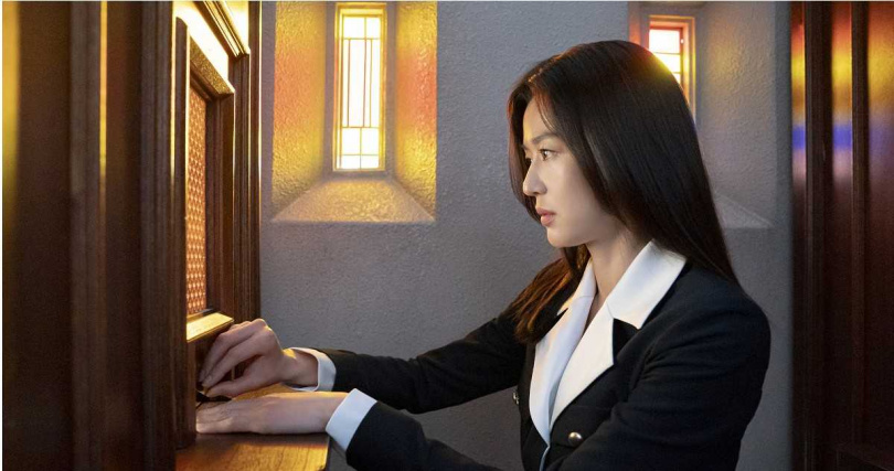 全智賢在戲中氣場全開。(圖/Disney+提供)