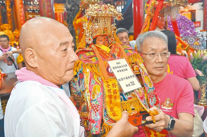 &nbsp; 宜蘭縣代理縣長林茂盛（右）表示，媽祖信仰自古以來庇佑漁民與百姓平安，如今更是眾人精神依靠。（圖／宜蘭縣政府提供／中國時報張珈瑄宜蘭傳真）