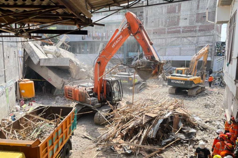 印尼一間伊斯蘭寄宿校舍違建倒塌。（圖／達志／美聯社）