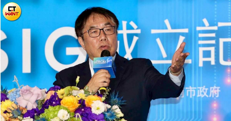 台南市長黃偉哲（圖）直指台南市是一座與海共生的溫情城市。（圖／方萬民攝）