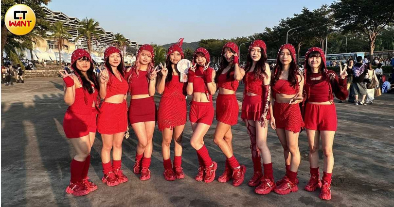 TERP.SII舞團復刻TWICE〈This is for〉MV扮相。（圖／王奕棋攝）