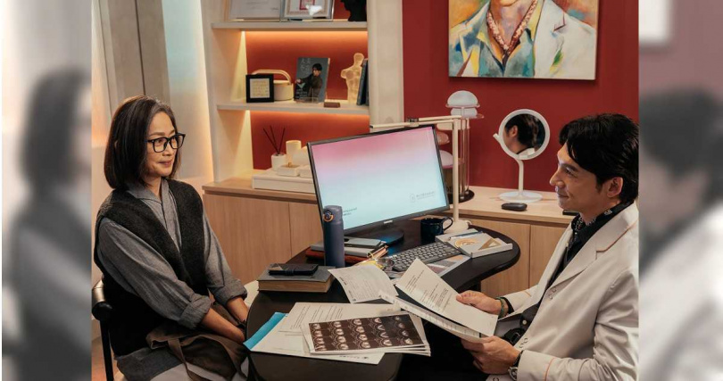 劉瑞琪在劇中諮詢性別重置手術。(圖/六魚文創提供)