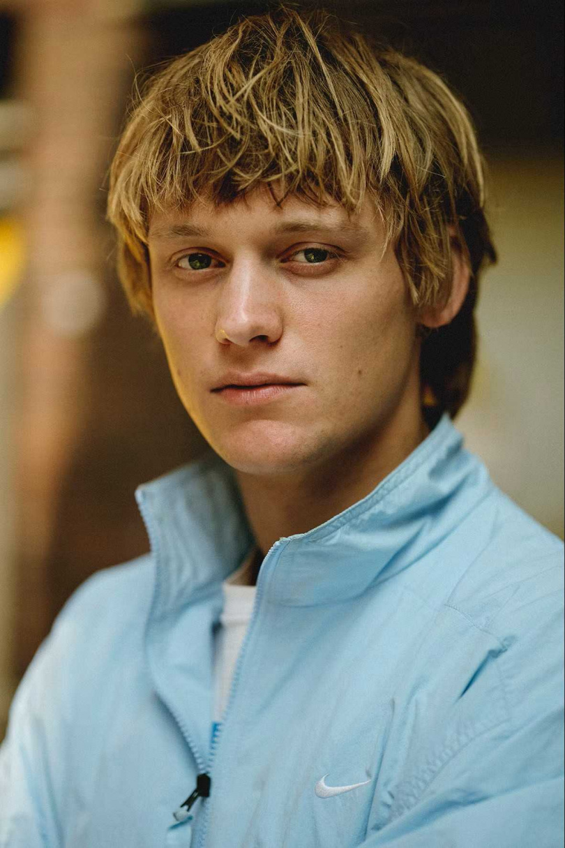 德國鮮肉男星恩佐布魯姆成為影后桑德拉惠勒的「學弟」，榮膺德國新一代電影大使。（圖／海鵬提供）