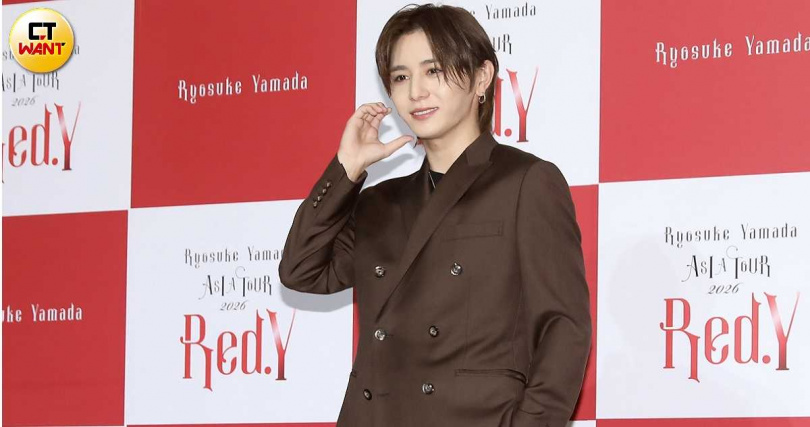 山田涼介一抵台就感受到台灣粉絲的熱情,喊話大家一起享受演唱會。(圖/侯世駿攝)