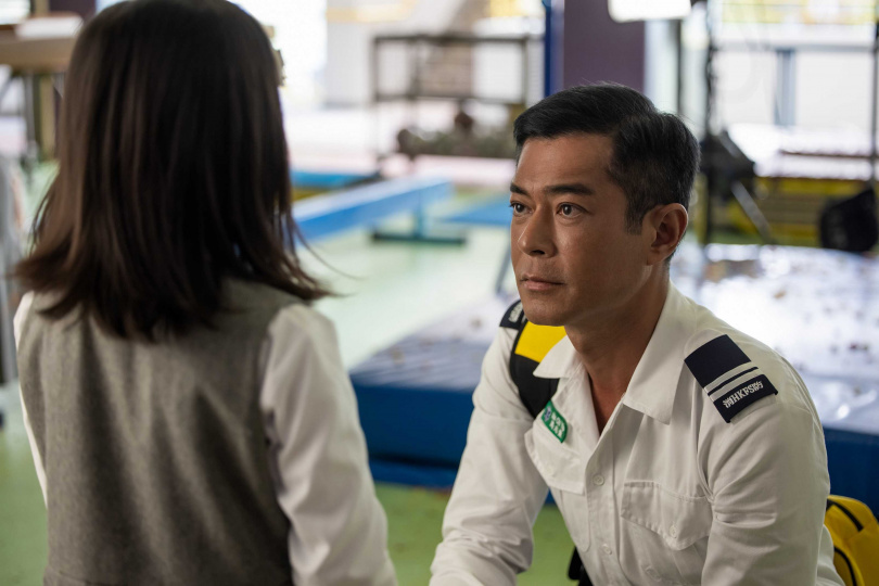 古天樂拍《送院途中》 指導袁澧林。（圖／華映提供）