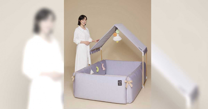 李佳穎與品牌聯名推出嬰兒陪睡床。（圖／DollBao逗寶）