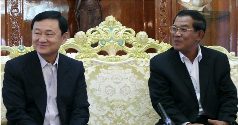 洪森與貝東塔父親戴克辛過去合影畫面，兩大家族關係密切引發討論。（圖／達志／美聯社）