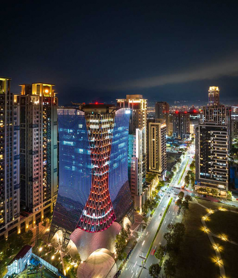 新莊副都心發展進入高峰，興富發將其對標韓國汝矣島的發展模式，中央路已可見商辦聚落雛形。（圖／業者提供）