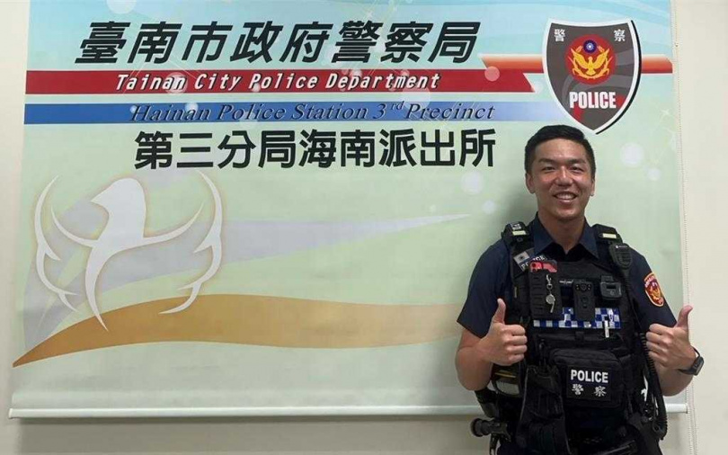 台南市警第三分局海南派出所警員成功阻止陳姓男子受騙匯款。（圖／民眾提供）