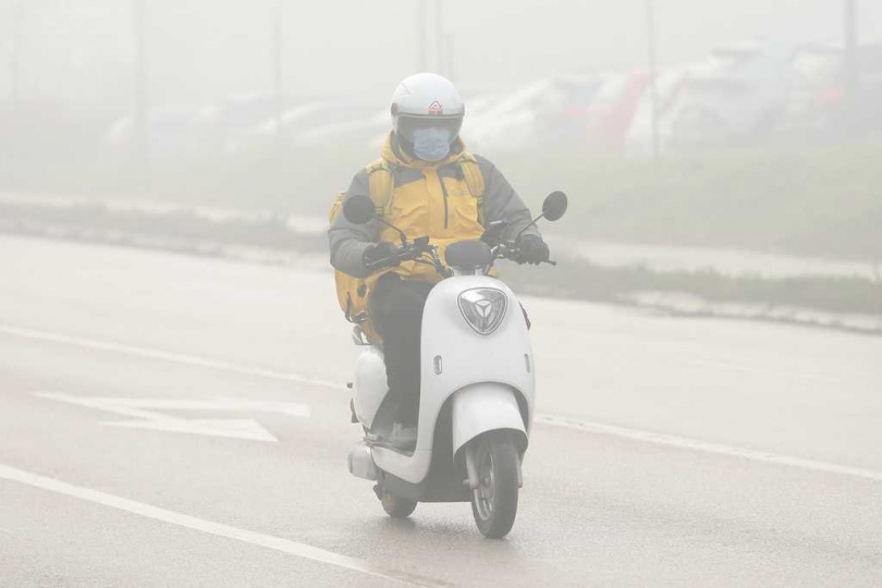 當局實施交通限制後，市中心車流明顯減少。