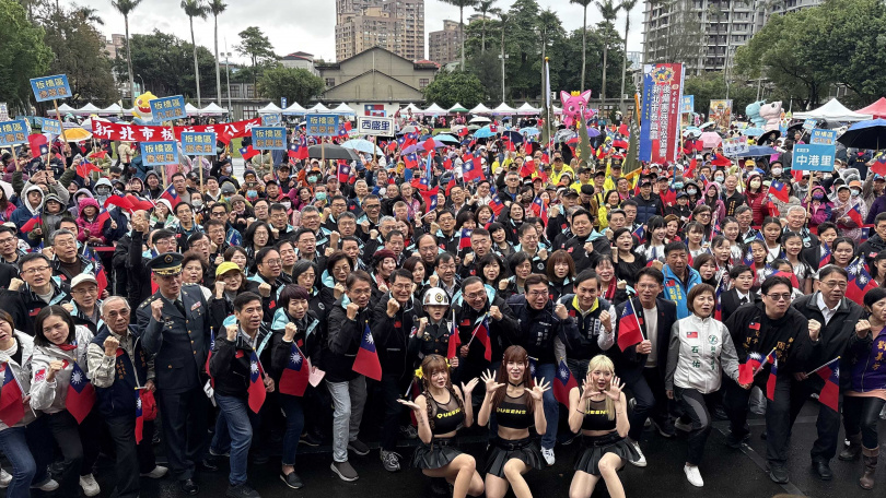 新北市副市長劉和然與民眾黨主席黃國昌同台出席元旦升旗典禮。（圖／取自新北市政府資訊網）