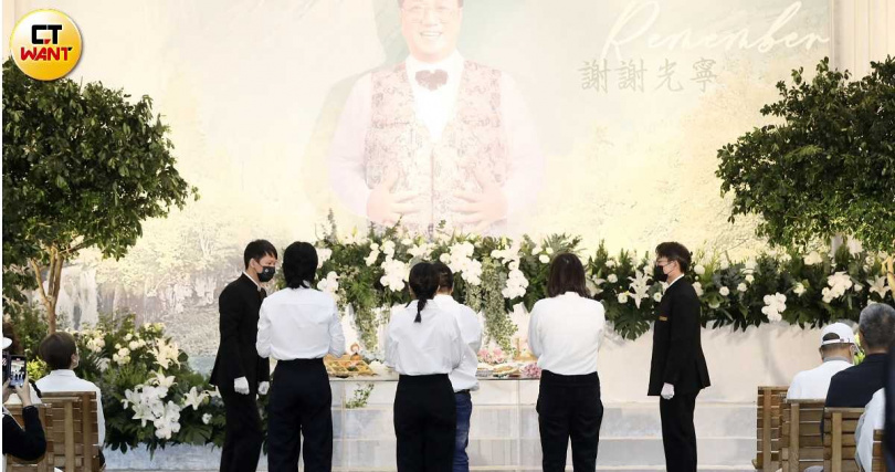 林光寧追思會以白色為主題。(圖/侯世駿攝)