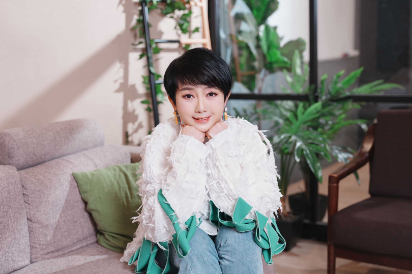 周思潔透露對象並非單一的「小情小愛」，而是充滿「大愛」的師生情。（圖／萊格悠提供）