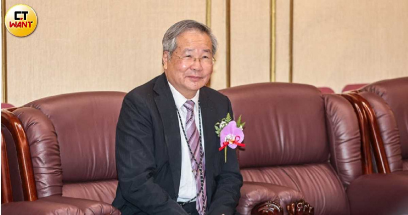 民眾黨立委許忠信（圖）強調不分區駁火已經過去了。（圖／黃耀徵攝）