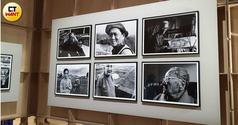 張照堂「歲月容顏系列」影像不僅留存了人物的氣韻,也記錄下台灣文化與城市風景的形貌。(圖/魏妤靜攝)