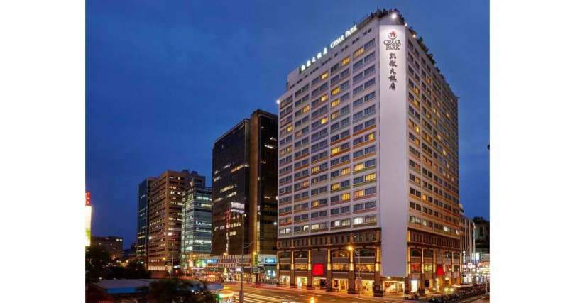 走進台北凱撒大飯店，彷彿進入一段關於台北的情感記憶，從窗景望出，旅程就在眼前展開。（圖／台北凱撒大飯店提供）