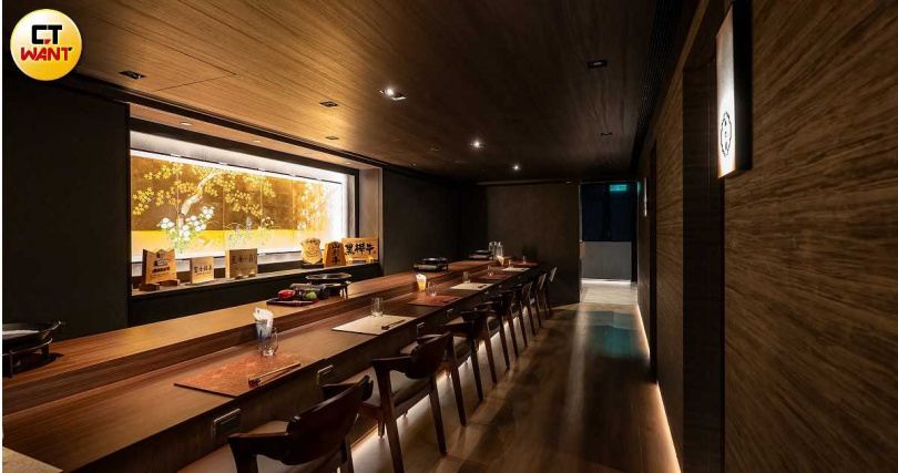 營造典雅氛圍的松阪亭別邸以專人服務加上少量座席，讓來客更有尊榮感。（圖／焦正德攝）