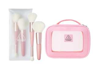 9/1~9/12:全館單品83折起,任選2件贈「白桃慕斯光刷具組」,購買指定明星組合再加贈「粉色網格化妝包」。數量有限,送完為止!(圖/品牌提供)