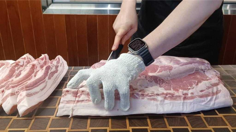 餐飲業者普遍認為目前冷藏及冷凍肉品庫存充足,短期內不致造成供應中斷或失衡,未來將視疫情變化與政策調整進行應對。(圖/中國時報陳韻萍攝)