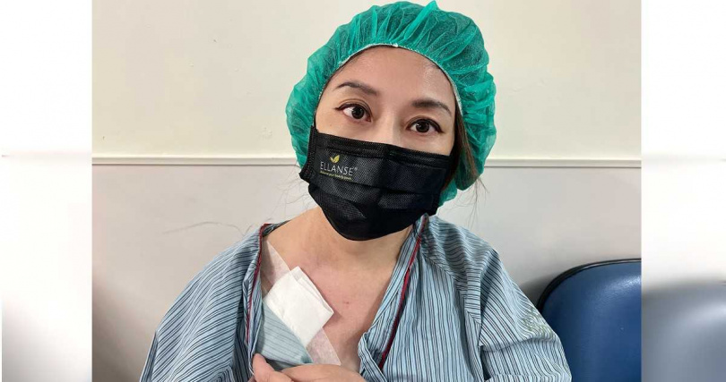 作家小彤拿掉人工血管。（圖／馬可孛羅提供）