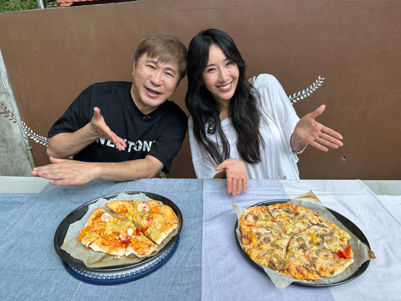 兩人邊吃邊聊，隋棠分享剛入行的辛酸。（圖／下面一位提供）