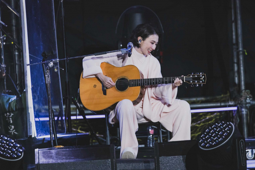 甫以〈布秧〉奪下金馬獎最佳原創歌曲的戴佩妮，首次以個人身份站上簡單生活節舞台。（圖／簡單生活節提供）