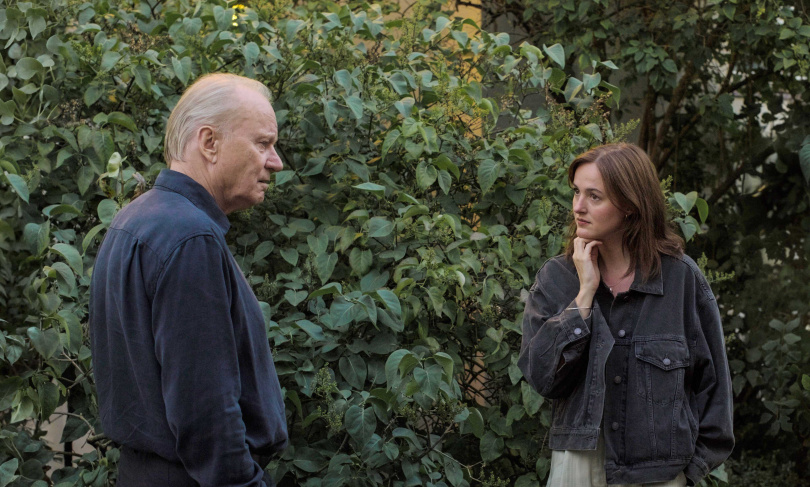 奧斯卡獎季大熱門電影《情感的價值》講述一位曾經風光卻忽略家庭的導演,試圖與兩個女兒重新建立情感連結的故事。(圖/海鵬提供)