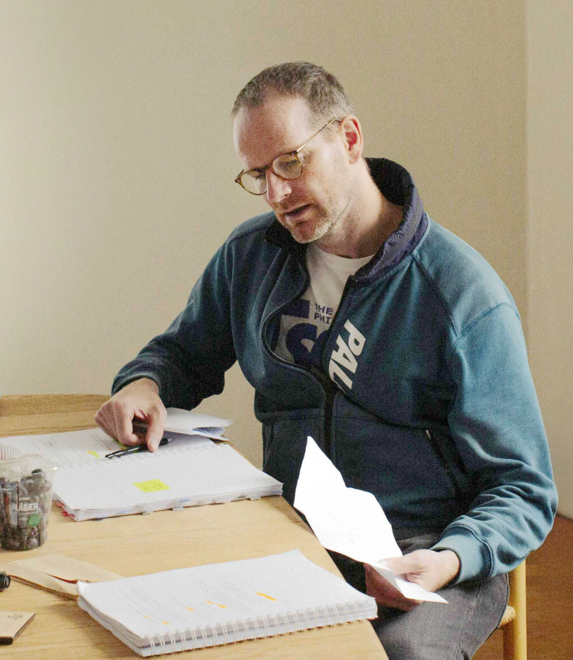 獲八項金球獎大滿貫提名!《情感的價值》導演尤沃金提爾巴黎接喜訊。(圖/海鵬提供)