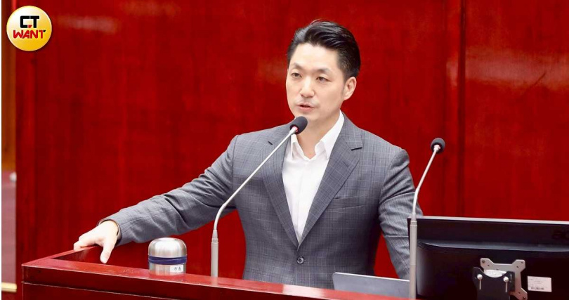 蔣萬安指出，因應即將到來的大型活動及跨年晚會，台北市將派遣霹靂小組、特勤警力及保安警力進駐重點場域，並部署鎮暴車與鎮暴犬，全面強化維安戒備。（圖／方萬民攝）