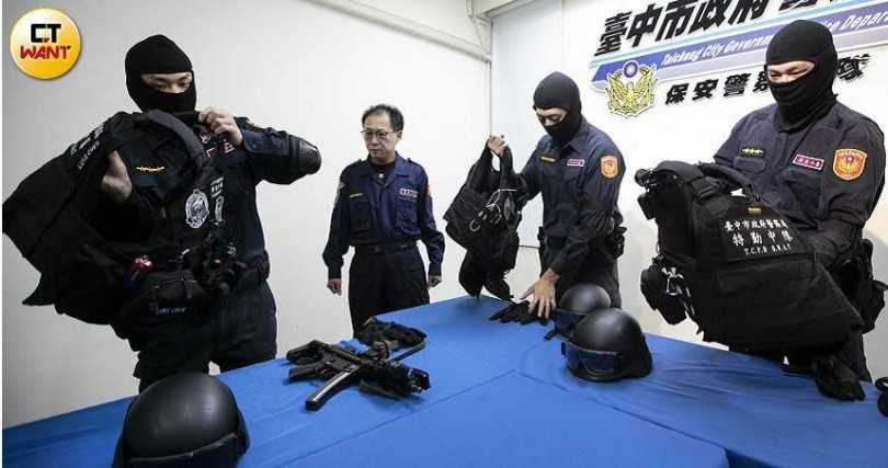 因應跨年活動與大型集會，台北市政府宣布擴大警力部署，針對人潮聚集場域加強巡邏、臨檢與場地檢查，確保公共安全。（圖／CTWANT攝影組）