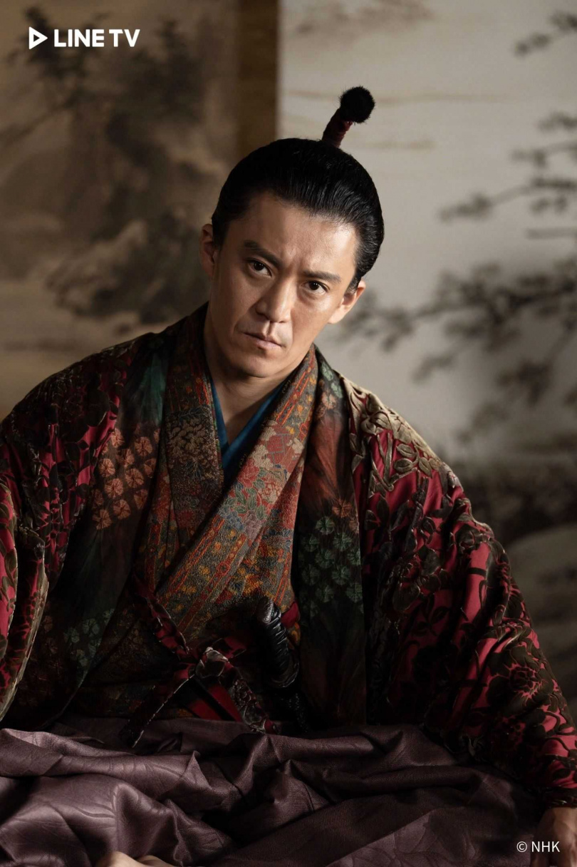小栗旬飾演主君織田信長。（圖／LINE TV提供）