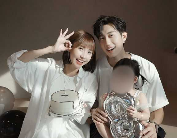 粿粿（左）與范姜彥豐鬧出婚變後，工作完全停擺。（圖／翻攝自范姜彥豐IG）