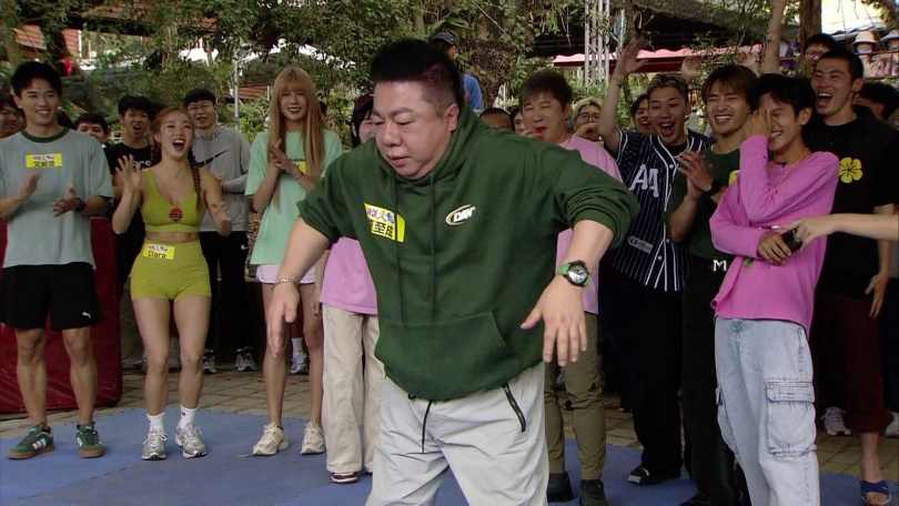 董至成雖然舞藝不算好，但舞步倒是記得很清楚。（圖／民視提供）