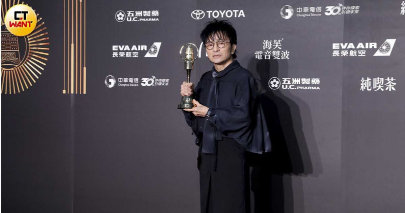 從從(唐從聖)奪下迷你劇集(電視電影)男配角獎。(本刊攝影組)
