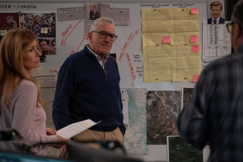 《零日風暴》勞勃狄尼洛飾演的美國前總統,必須在最短時間內查出網路恐攻的幕後主使者。(圖/Netflix提供)