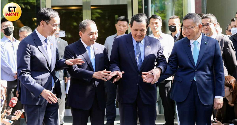 國民黨主席朱立倫2024年大選替總統候選人侯友宜操盤「藍白合」,沒想到事與願違,演變成藍白互槓大悲劇,藍營欲重返執政的希望也再度破滅。(圖/方萬民攝)