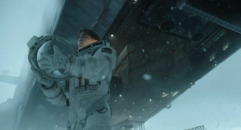 羅伯派汀森在《米奇17號》不斷死亡又重生。（圖／華納兄弟提供）